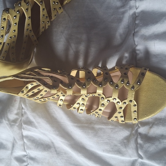 Yellow gladiator sandals new size 7 - Picture 2 of 8